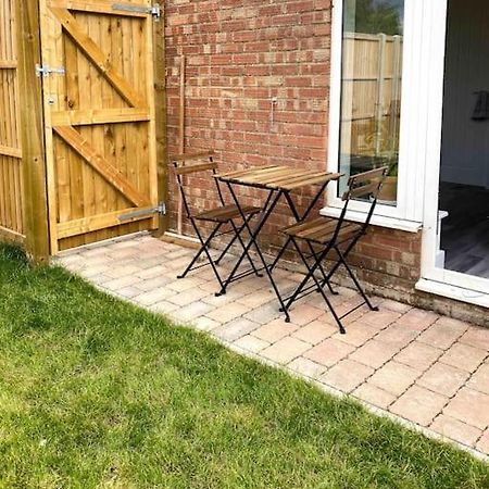 Modern Flat Near Train Station With Free Parking Apartment CBG Exterior photo
